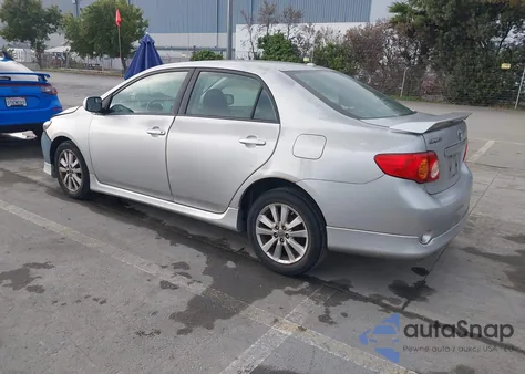 2010 Toyota Corolla S z USA, uszkodzony, nr VIN 1NXBU4EE6AZ285740